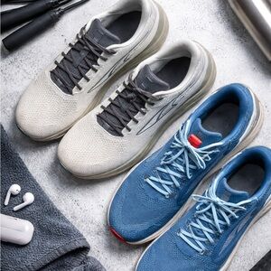 Bundle of 2 Men’s Altra Escalante 0mm drop height running shoes